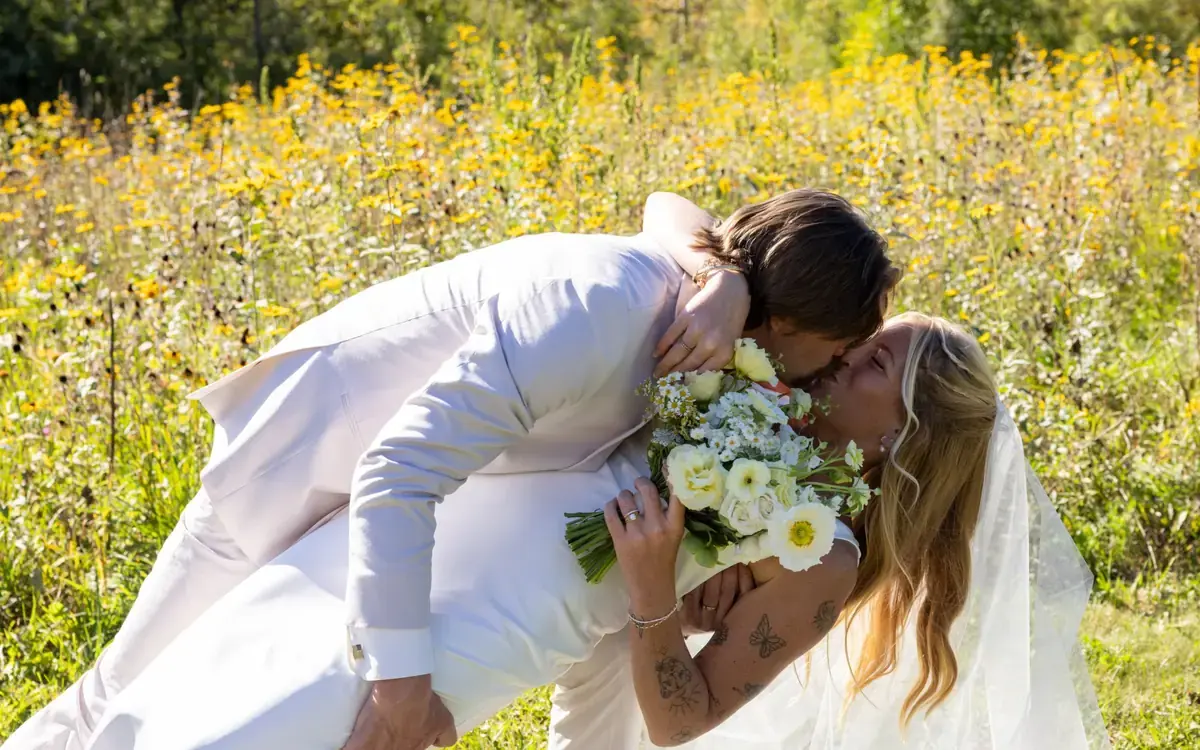 copper-collective-wildflower-field-wedding-couple-kiss-1200